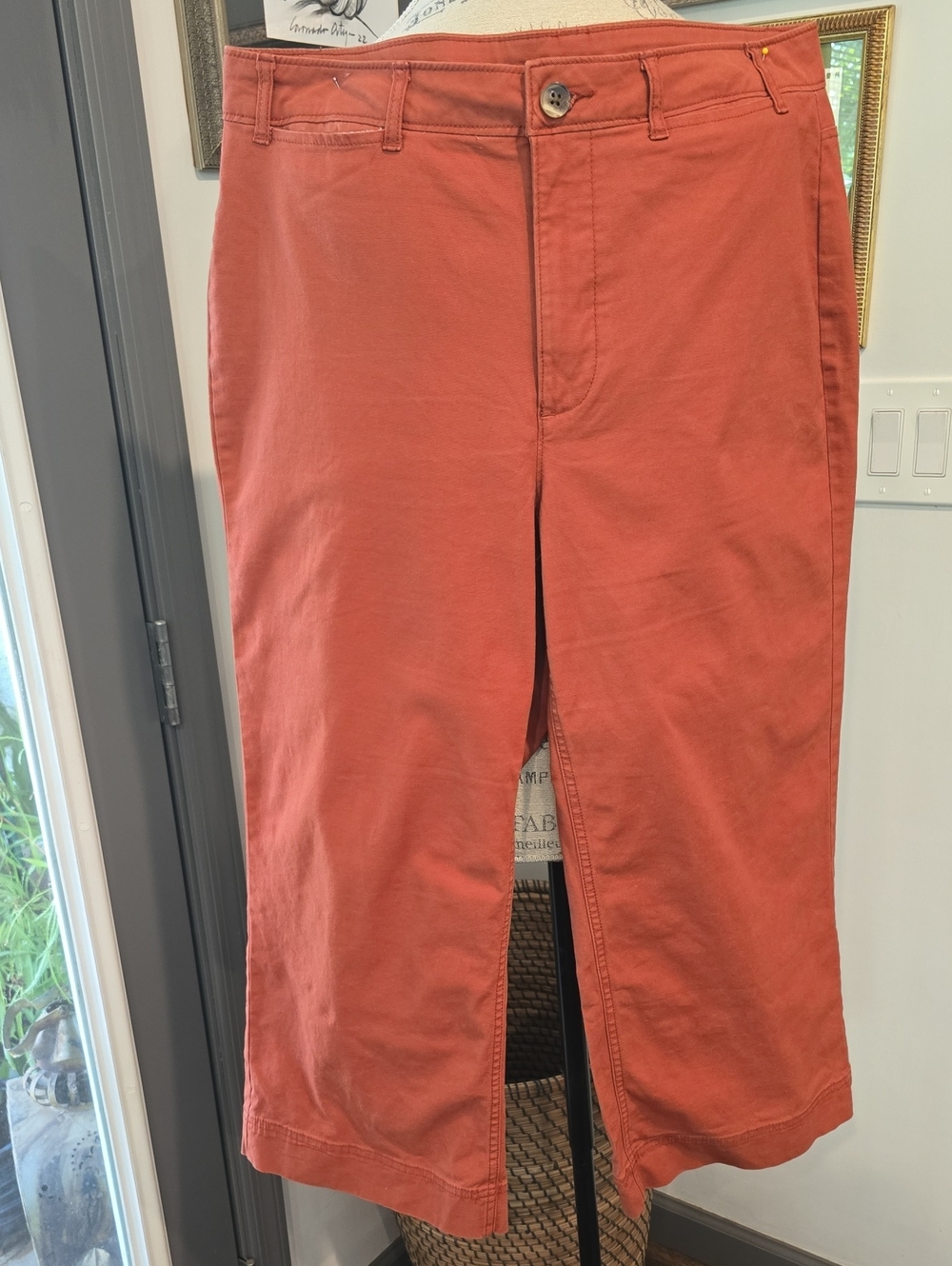 Old Navy Wide-Leg Cropped Pants in Rust Orange - Picture 3 of 6